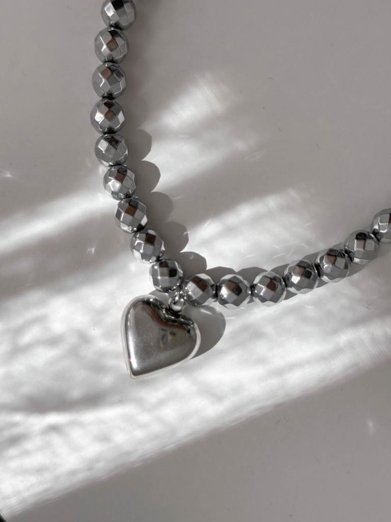 Чокер из гематита LOVE IS