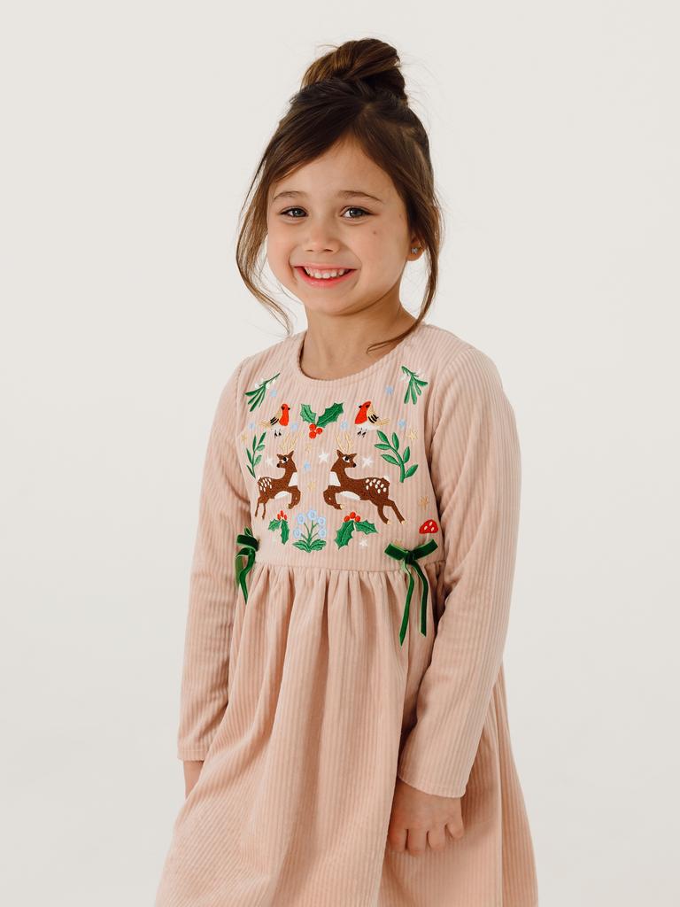 Праздничное платье из вельвета с вышивкой