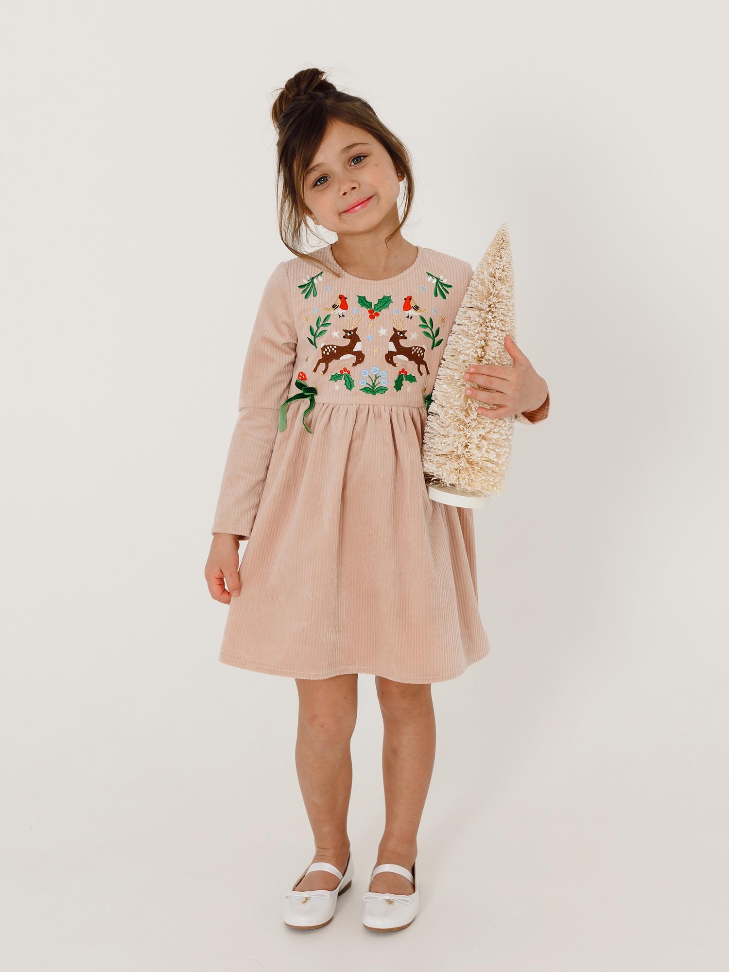 Праздничное платье из вельвета с вышивкой