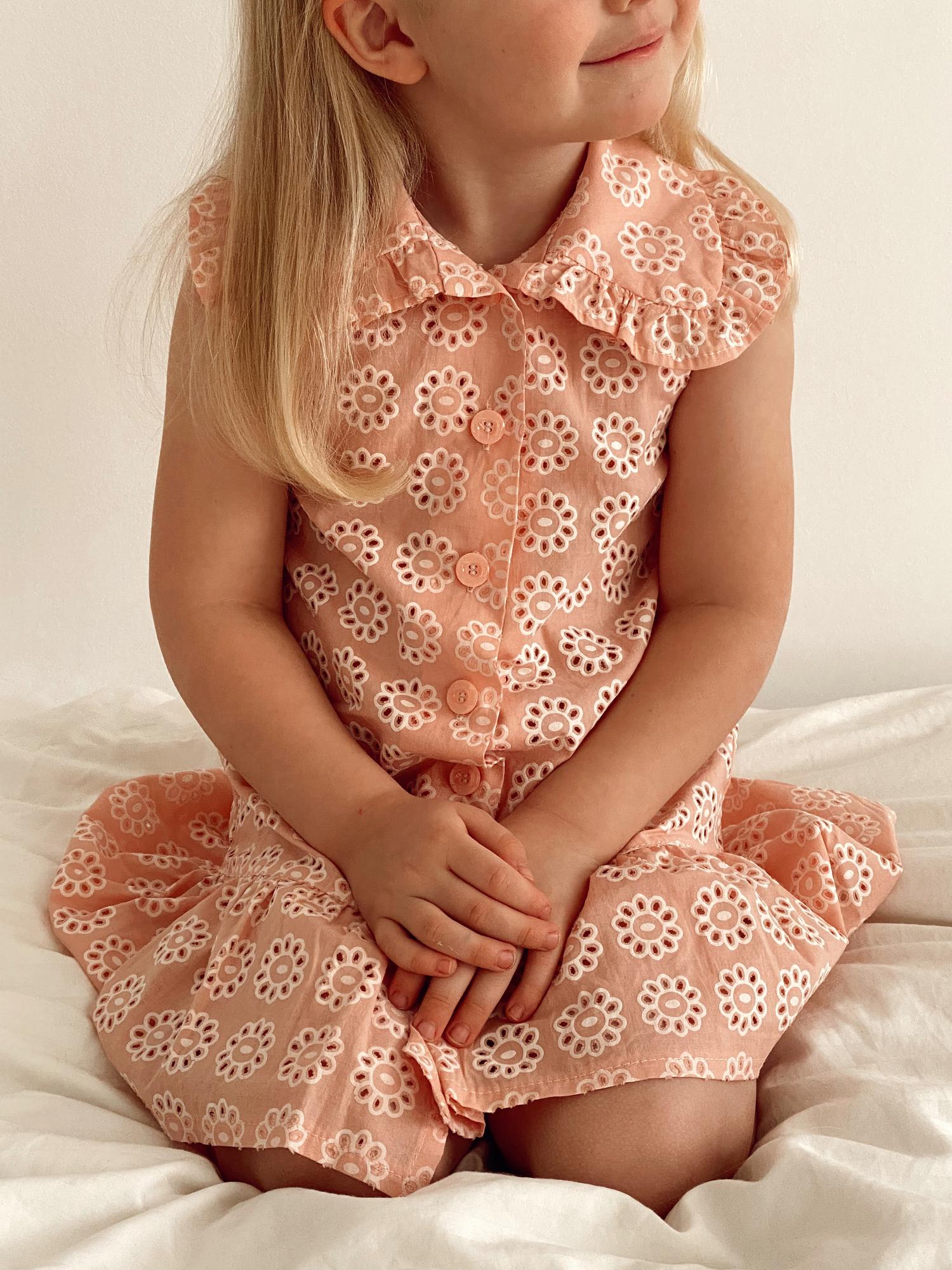 Платье из ажурного батиста