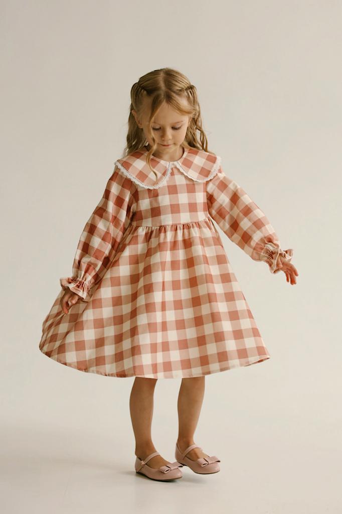 Платье в клетку с воротником