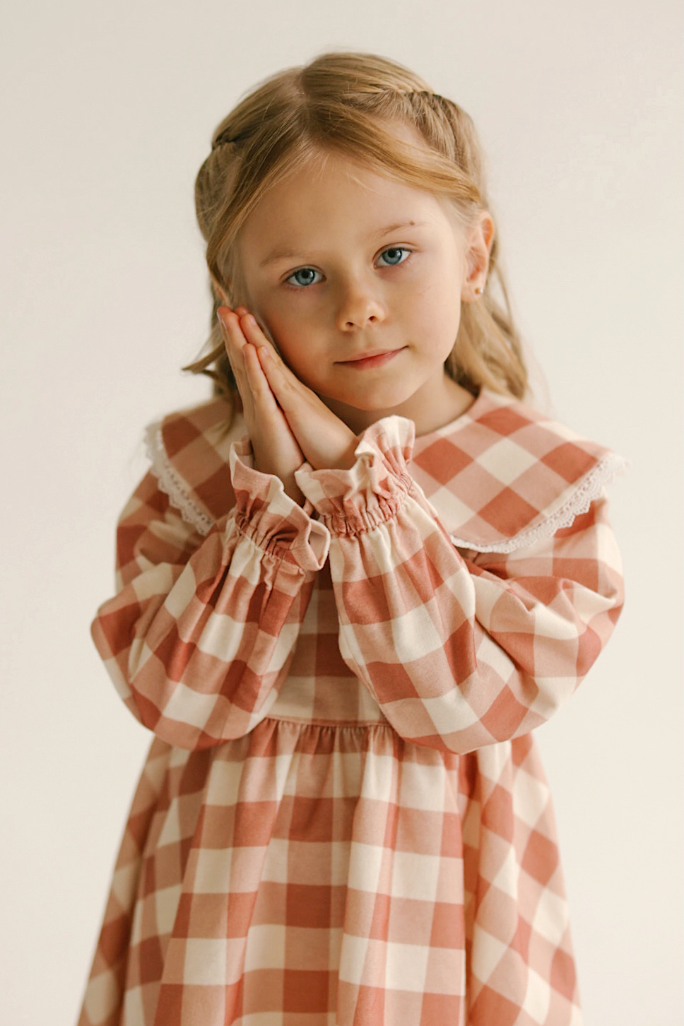 Платье в клетку с воротником