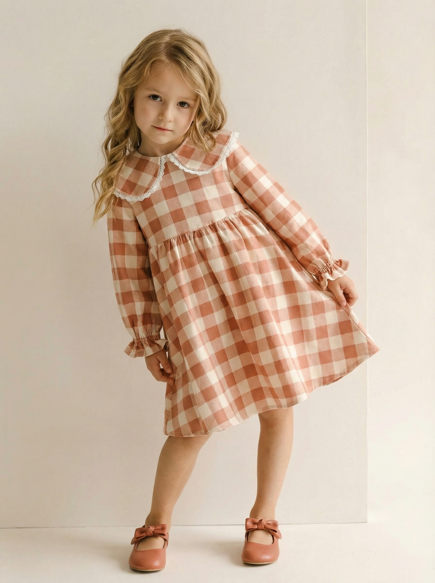 Платье в клетку с воротником