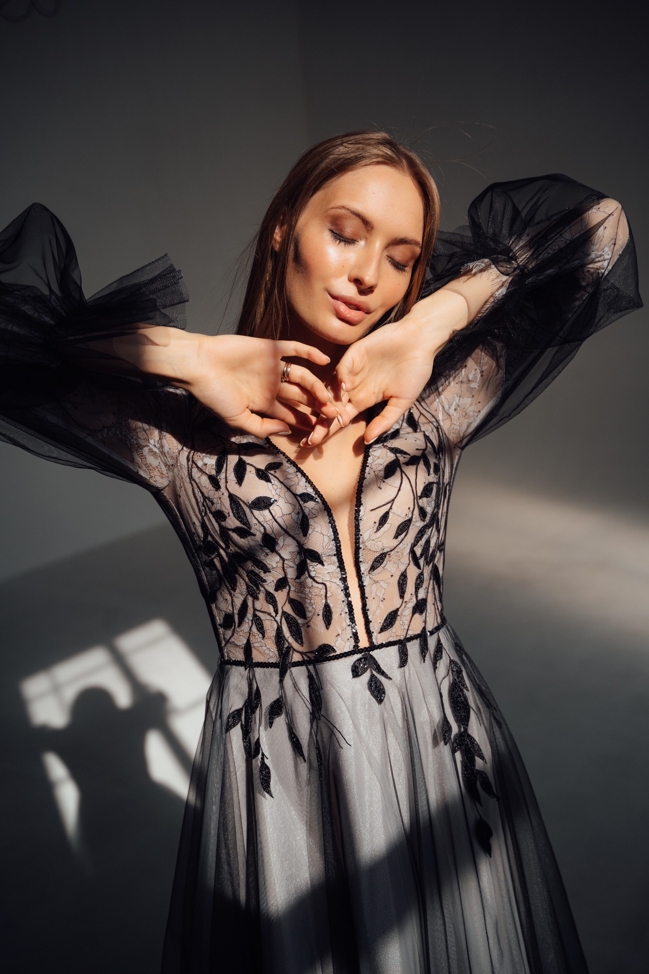 Выпускное платье SILVERIA  в фатине веточки черно- сером миксе