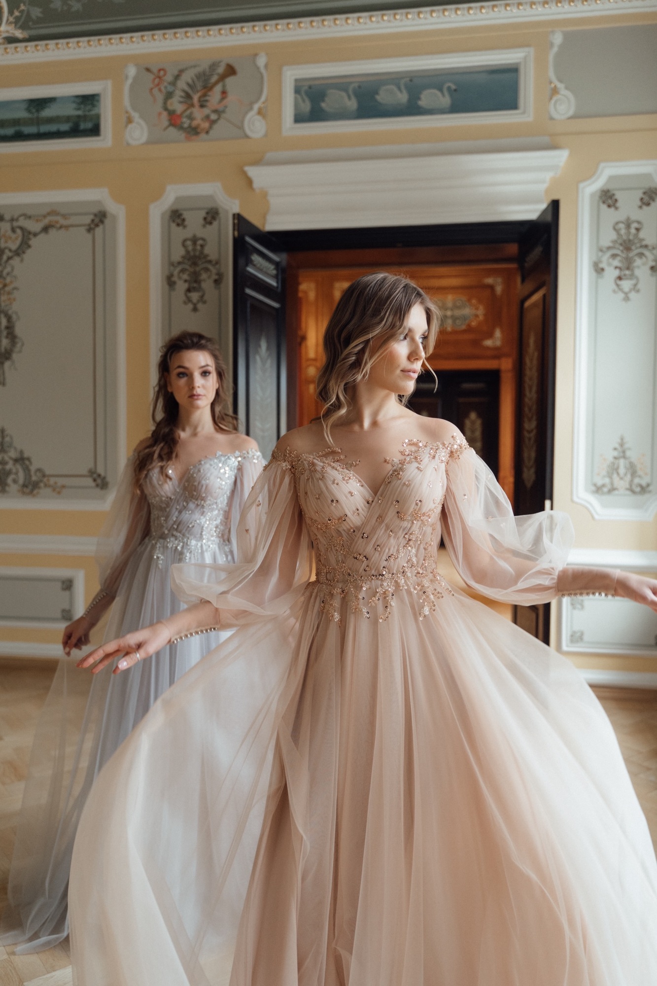 Фатиновое платье SAVI  в бежевом