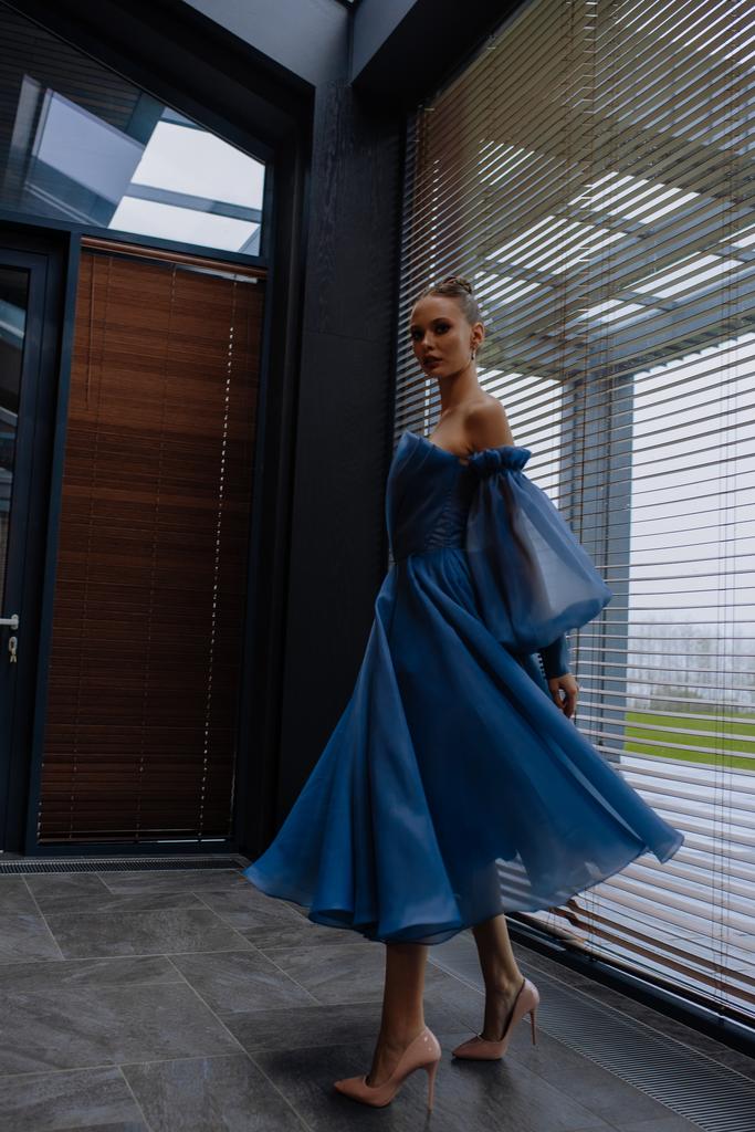 Вечернее платье ALMA   длина MIDI в серо-голубом