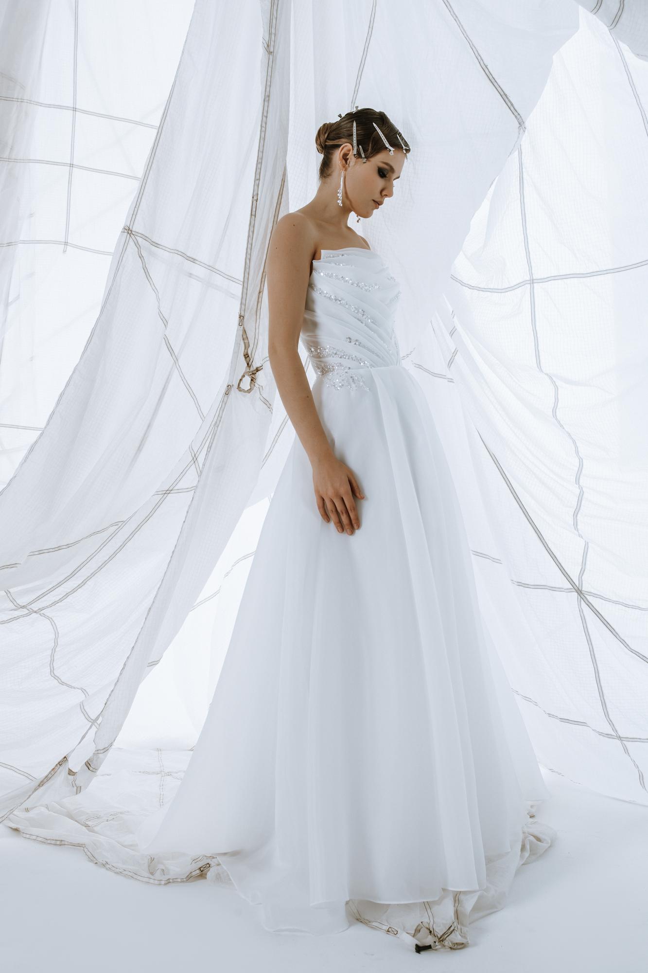 Свадебное платье VIERI длинное  с расшивкой бисерным кружевом молоко