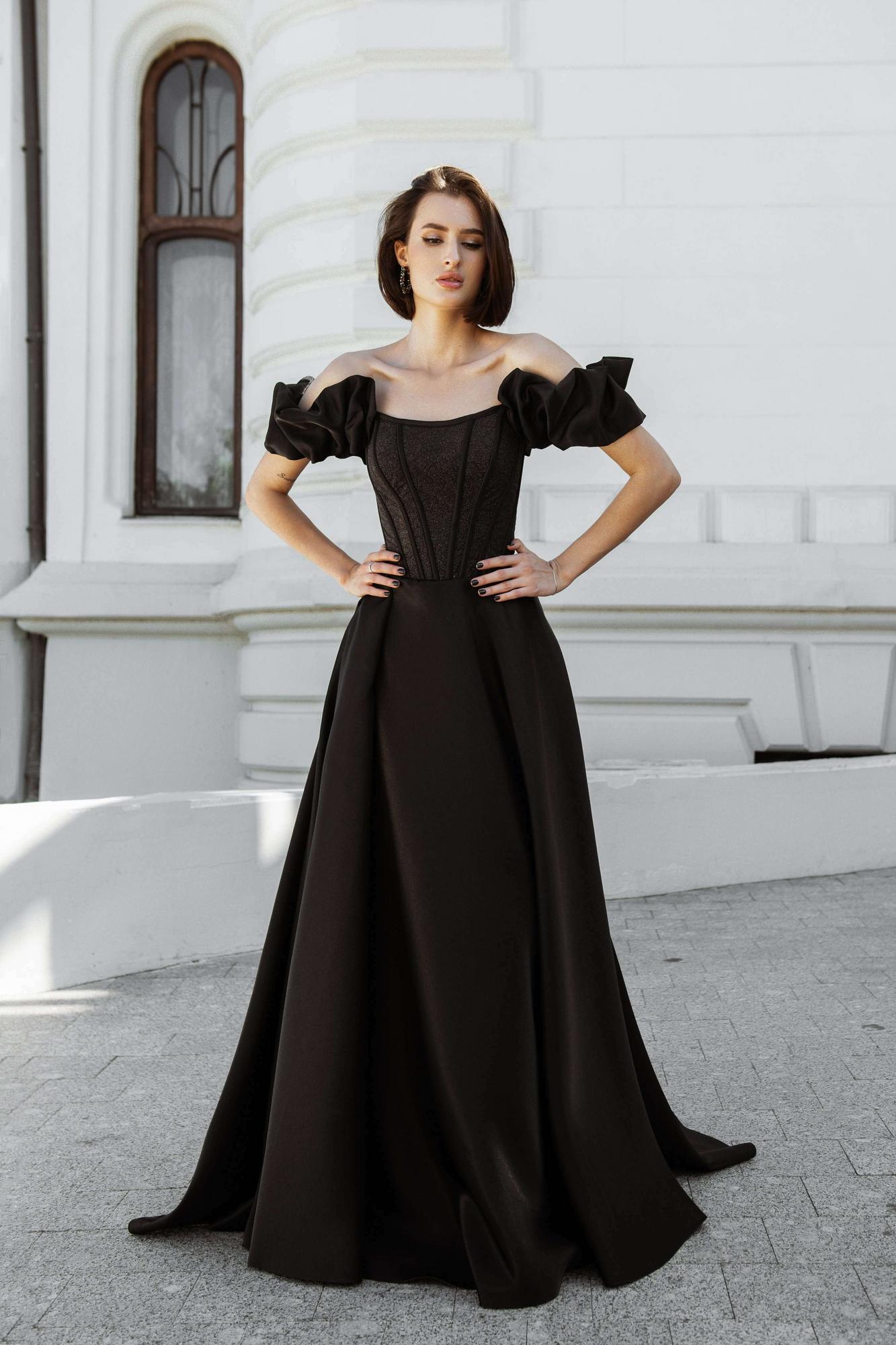 Длинное платье LARA  в черном цвете A - силуэт