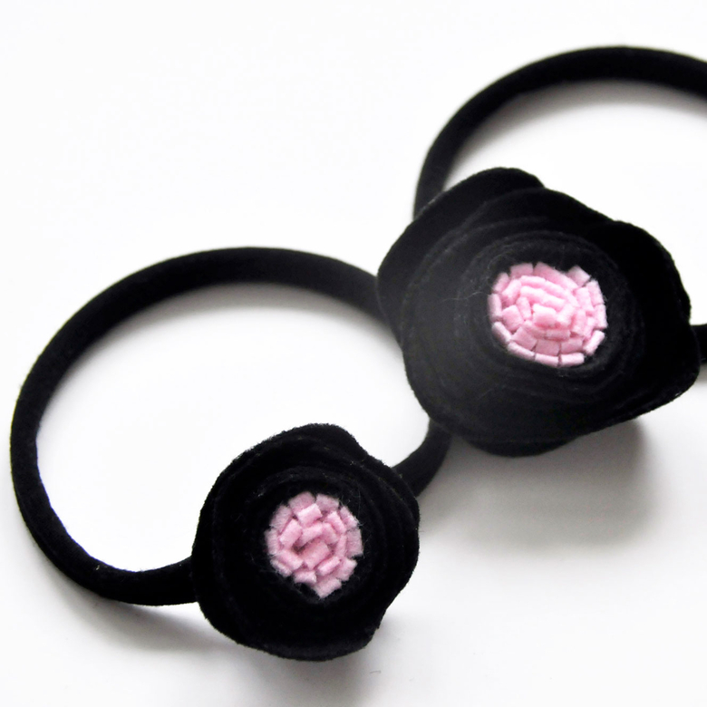 headband-flowers-black-mini