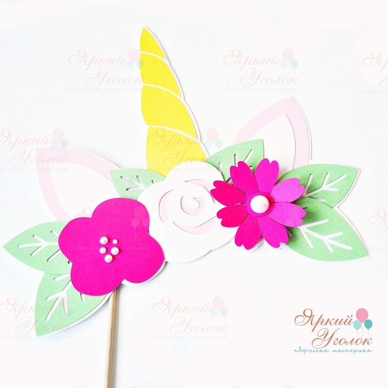 Рог малиновый с цветами