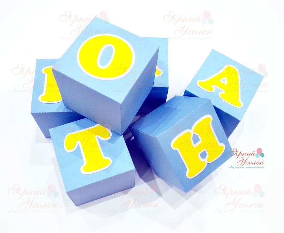 Кубики с объемными многослойными буквами