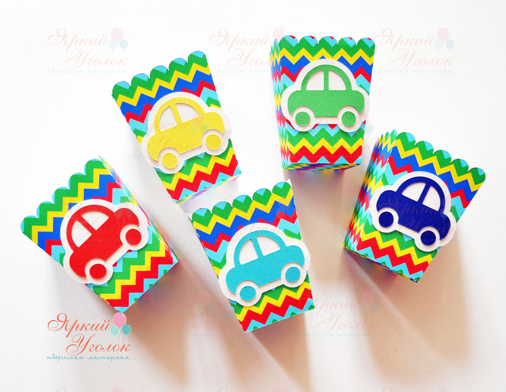 Стаканчики для сладостей или попкорна с объемным декором "Классические машинки"
