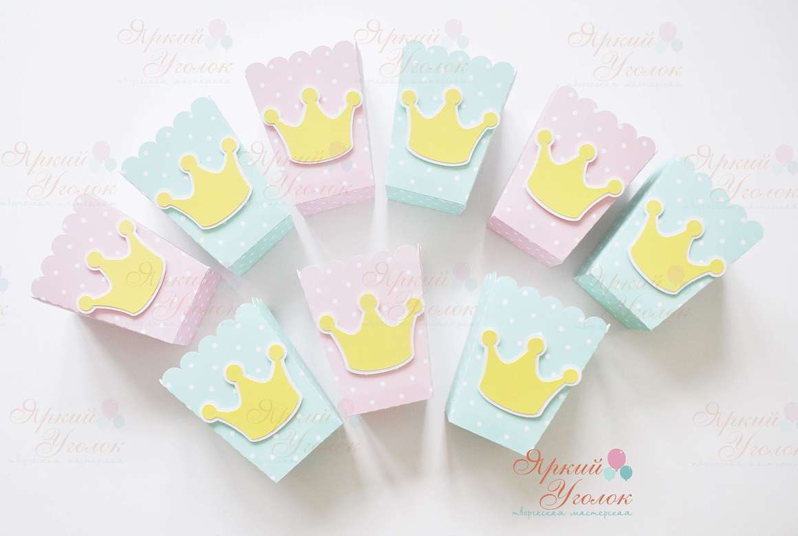 Стаканчики для сладостей или попкорна с объемным декором "Короны"