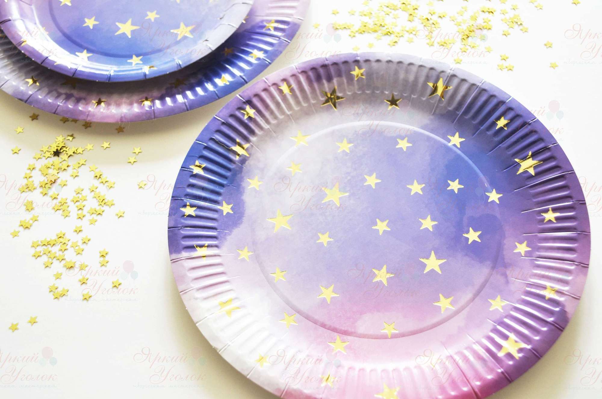 Бумажные большие тарелки акварель с рисунком - золотые звезды