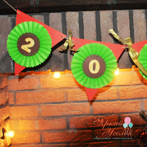 Гирлянда треугольные флажки с объемными элементами