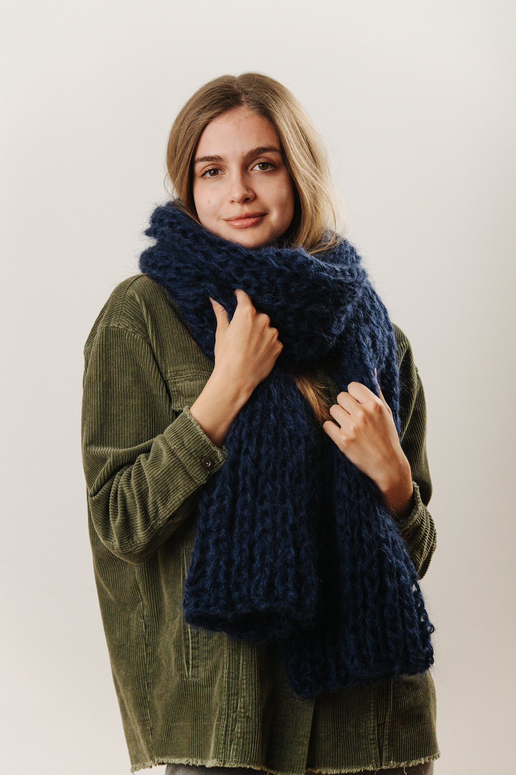 Шарф 2 нити темно-синий