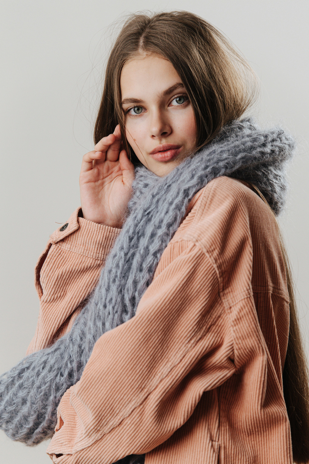 Шарф 2 нити серебристый