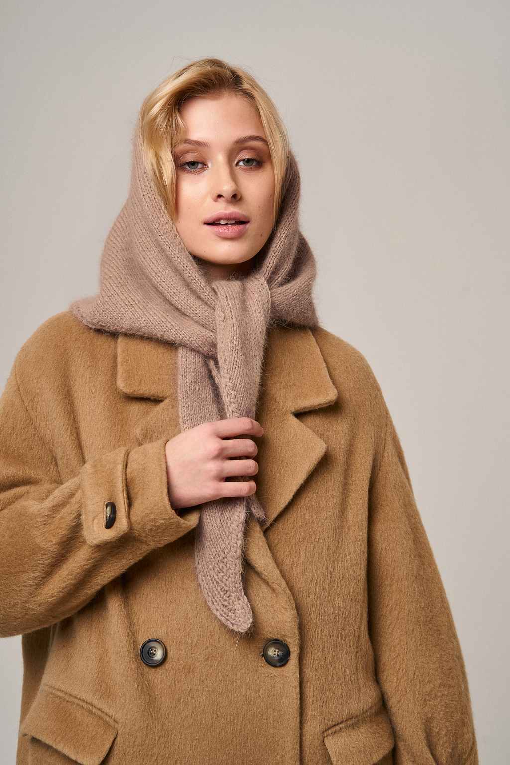 Косынка ангора холодный беж