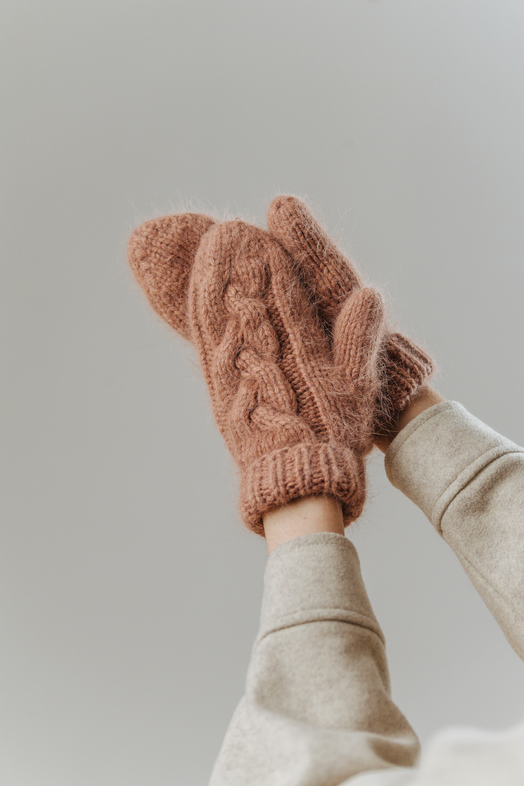 Варежки ангора чайная роза