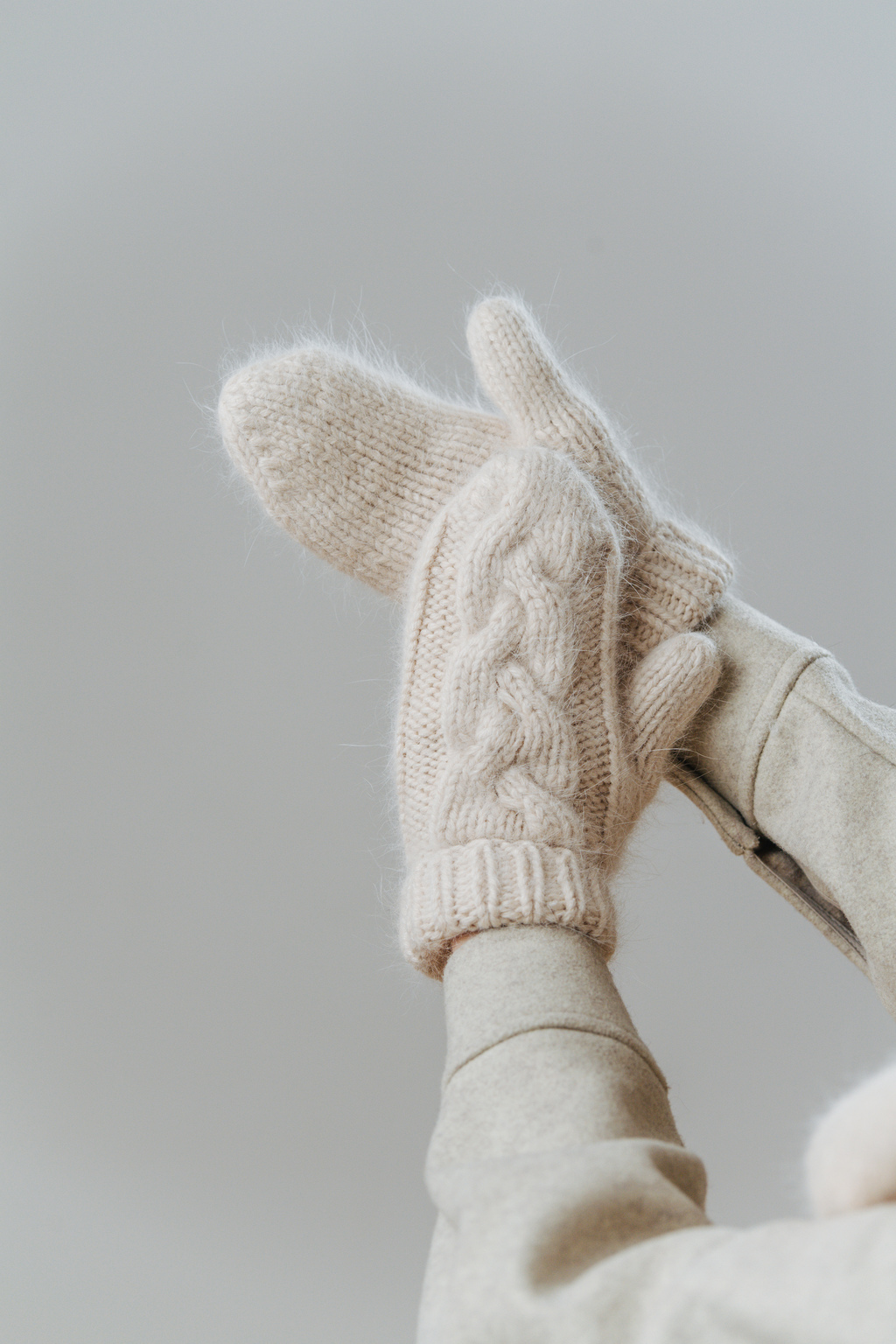 Варежки ангора кремовый
