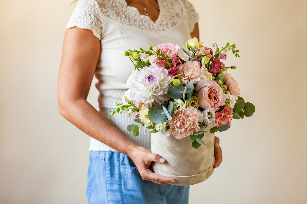 Цветочная коробка "Бархатный георгин"