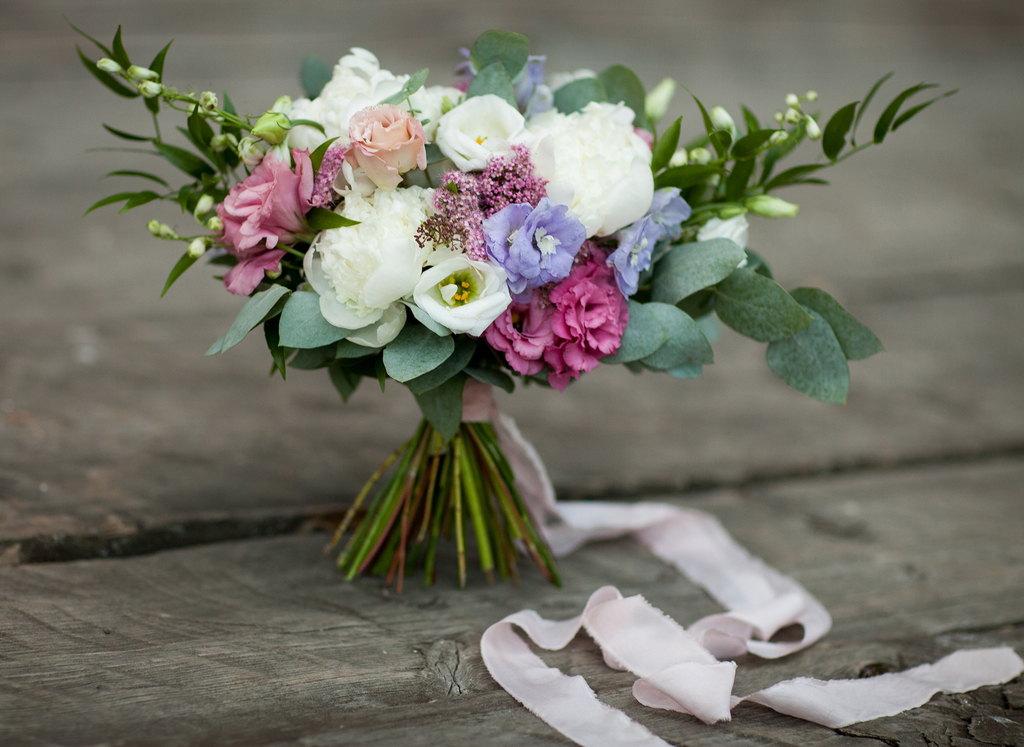 Букет невесты с пионами