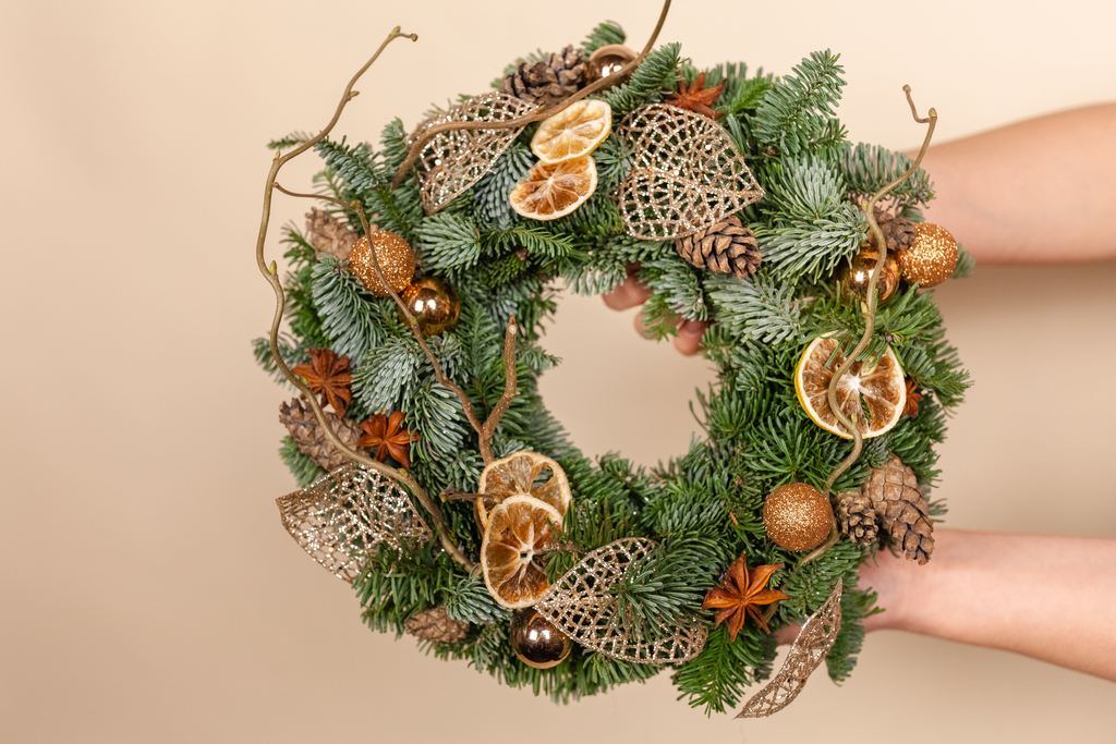 Рождественский венок «Натурель» с корилусом