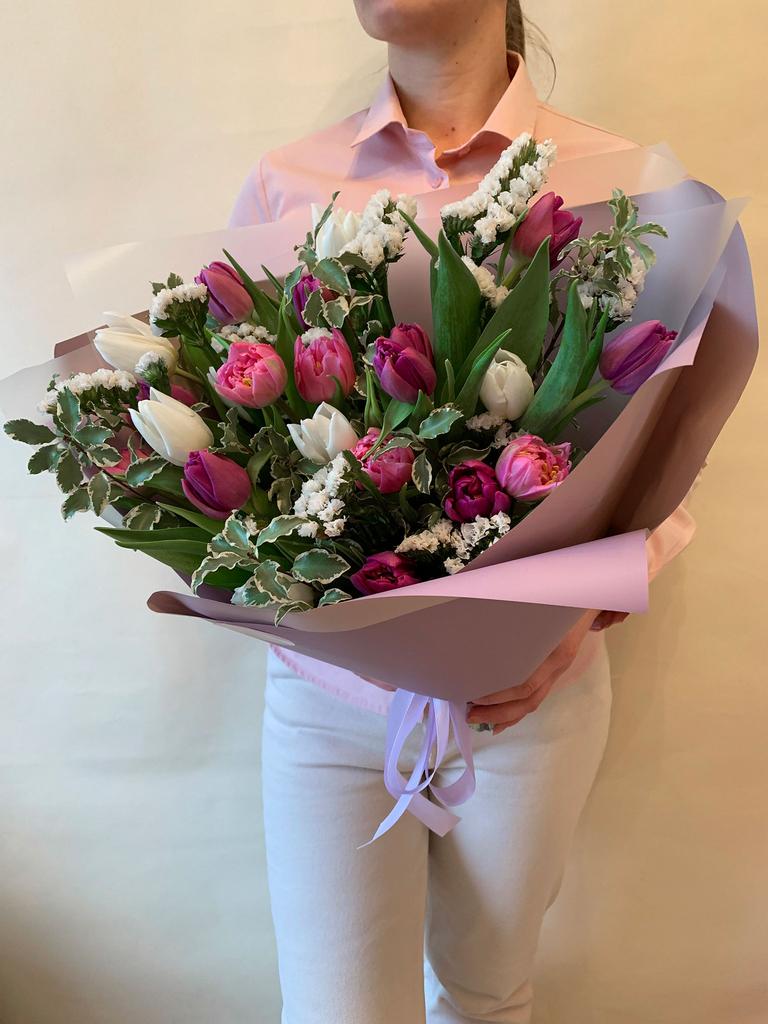 Авторский букет "Нежность с тюльпанами"
