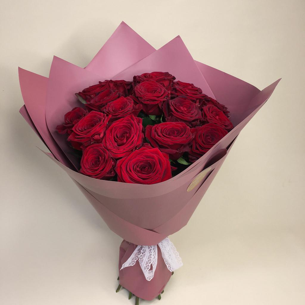 Монобукет алых роз Red Naomi