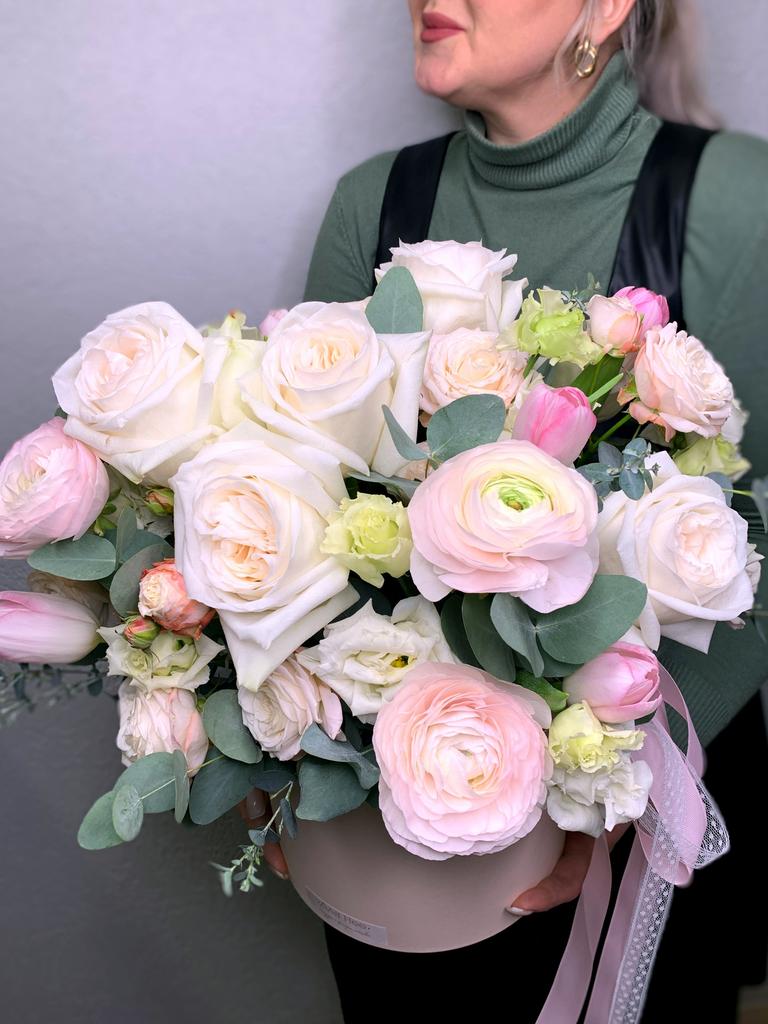 Авторская композиция в шляпной коробке "Охара"