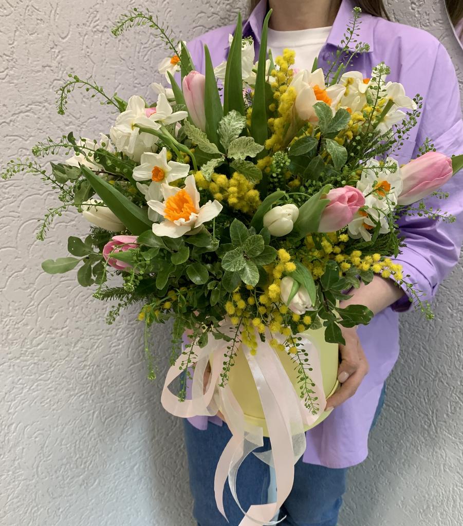 Композиция в шляпной коробке "Гармония весны"