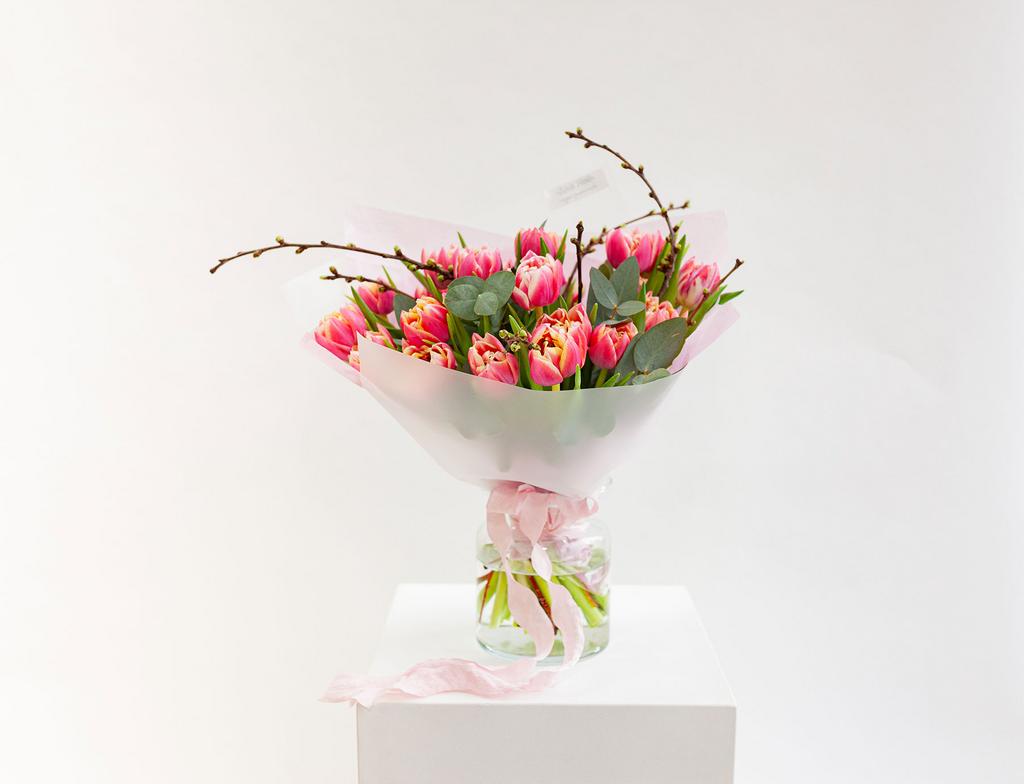 Монобукет тюльпаны и ветки березы