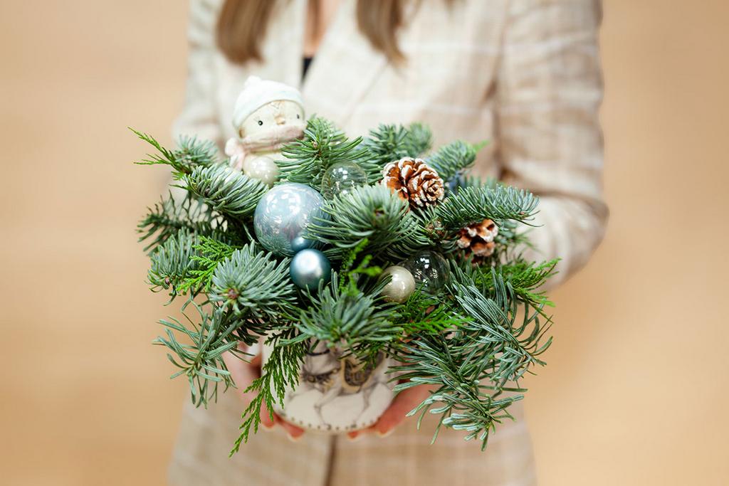 Композиция в кружке в голубых тонах