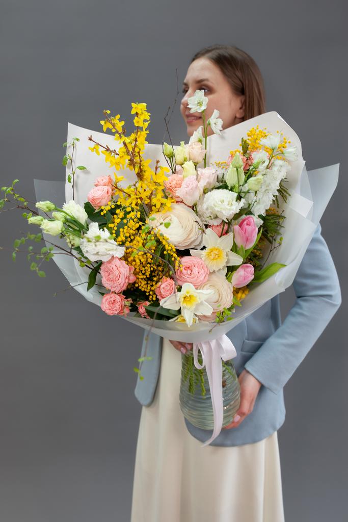 Авторский вертикальный букет «Нежность»