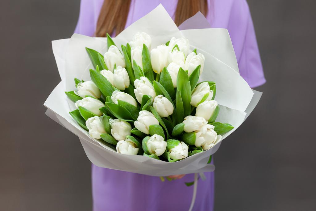 Монобукет из белых тюльпанов