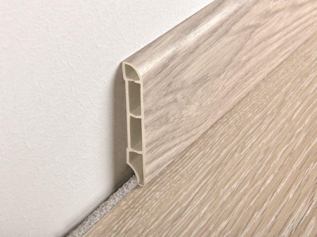 ПВХ-плинтус