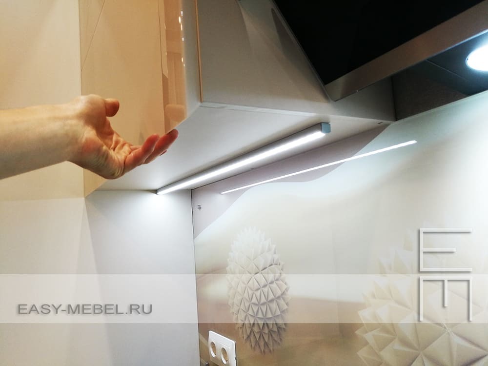 Открывание за счет удлиненного фасада (подходит только для верхних шкафов)