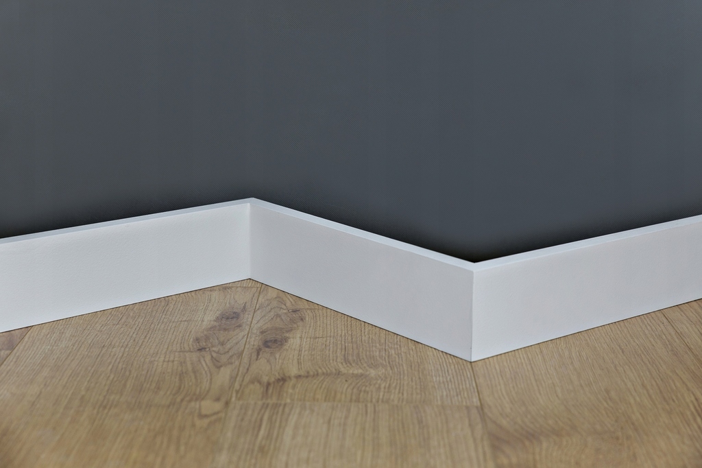 Плинтус прямой накладной