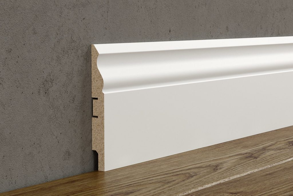 Профилированный плинтус накладной