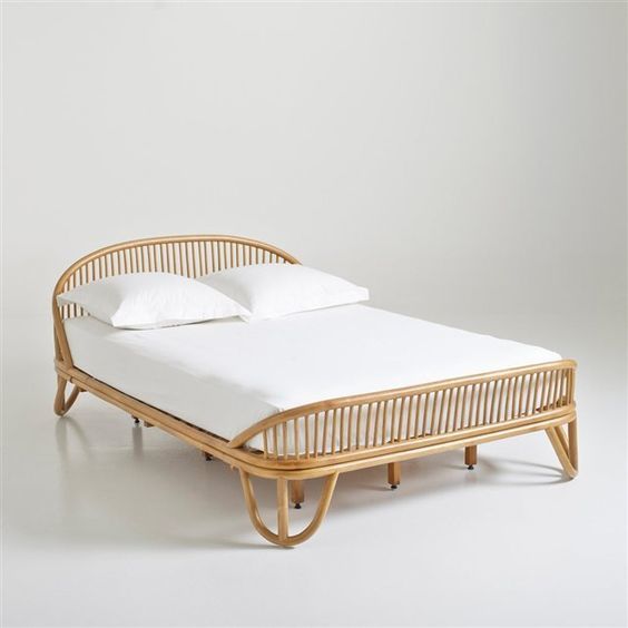 Кровать из ротанга