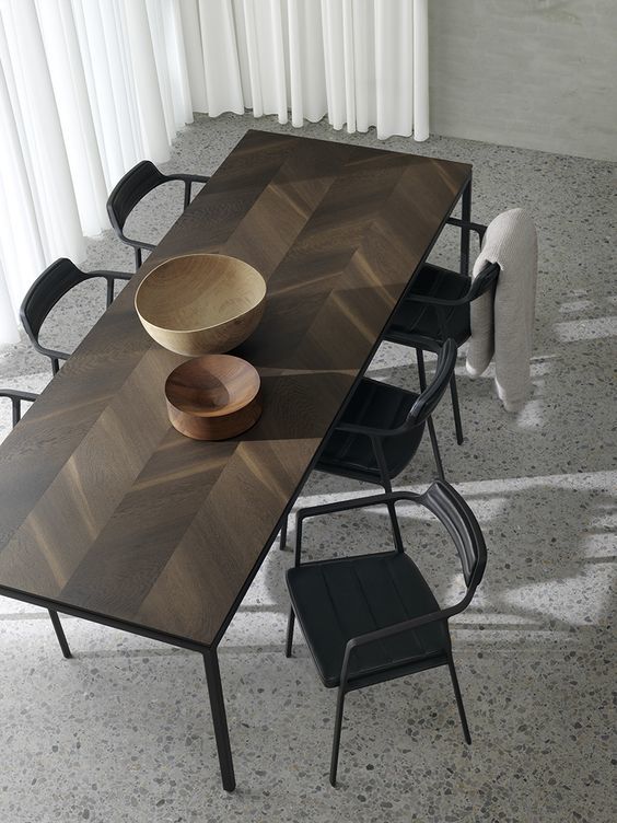 Деревянный/ шпонированный  стол