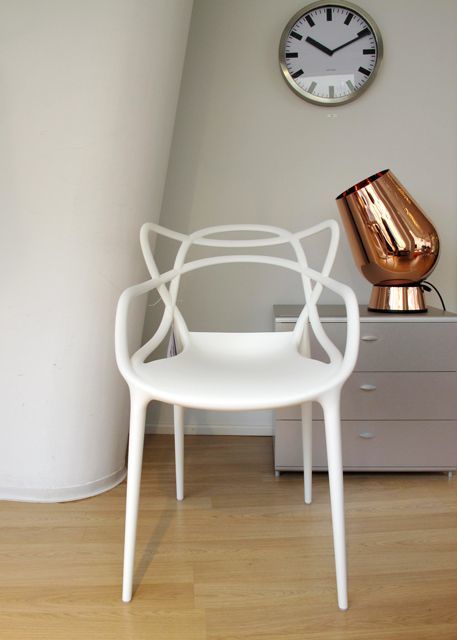 Пластиковый стул