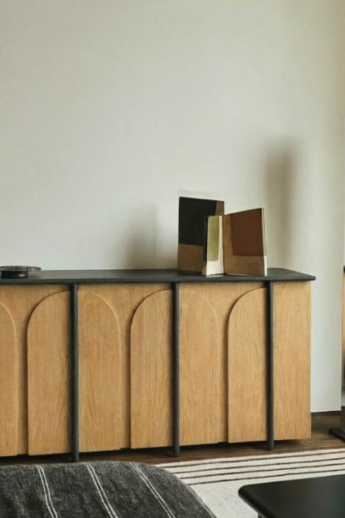 Консольный комод с распашными фасадами в интерьере | DEVIDESIGN