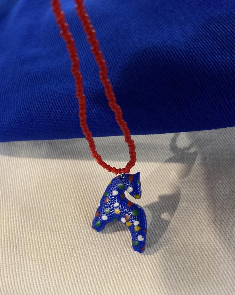 Подвеска Коняшка Electric Blue фактурно-серпантинный с зелено бисером