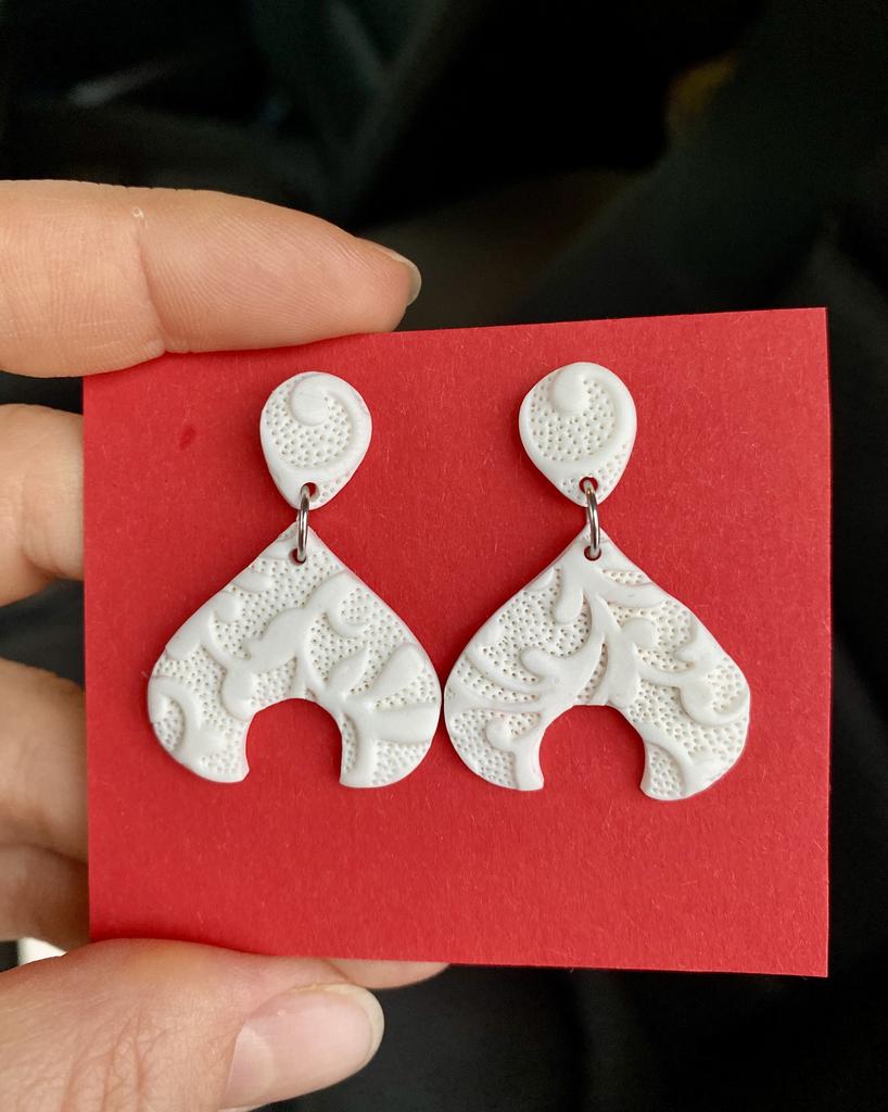 Серьги Кокошники резные белые