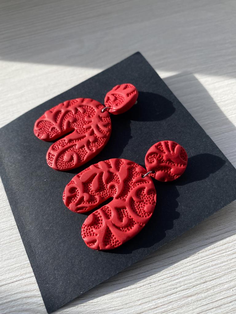 Серьги Подковки резные красные