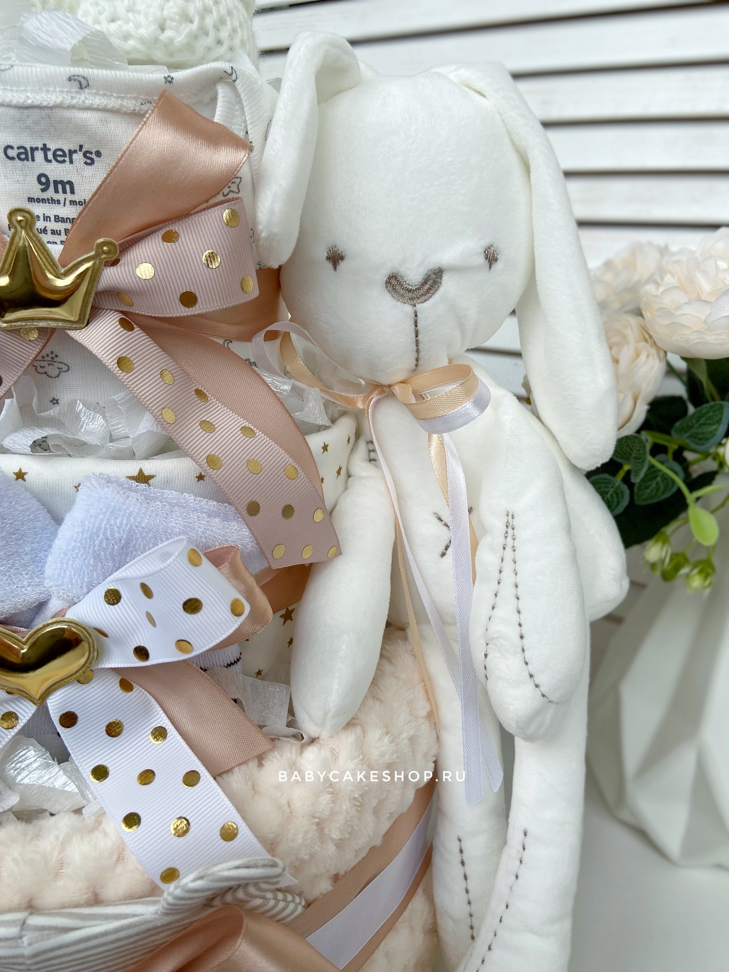 Торт из памперсов подгузников с пледом «Зайка и звезды»