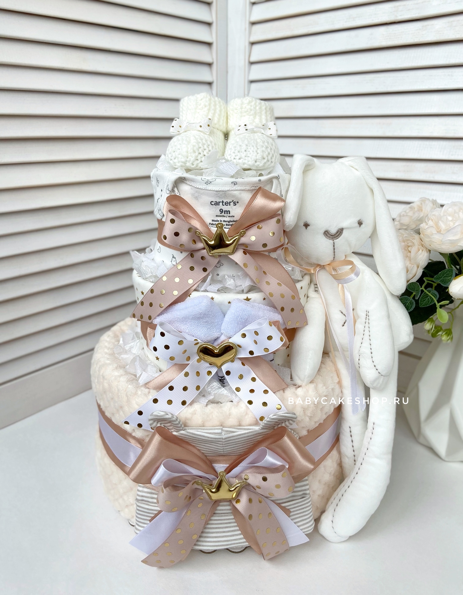 Торт из памперсов подгузников с пледом «Зайка и звезды»