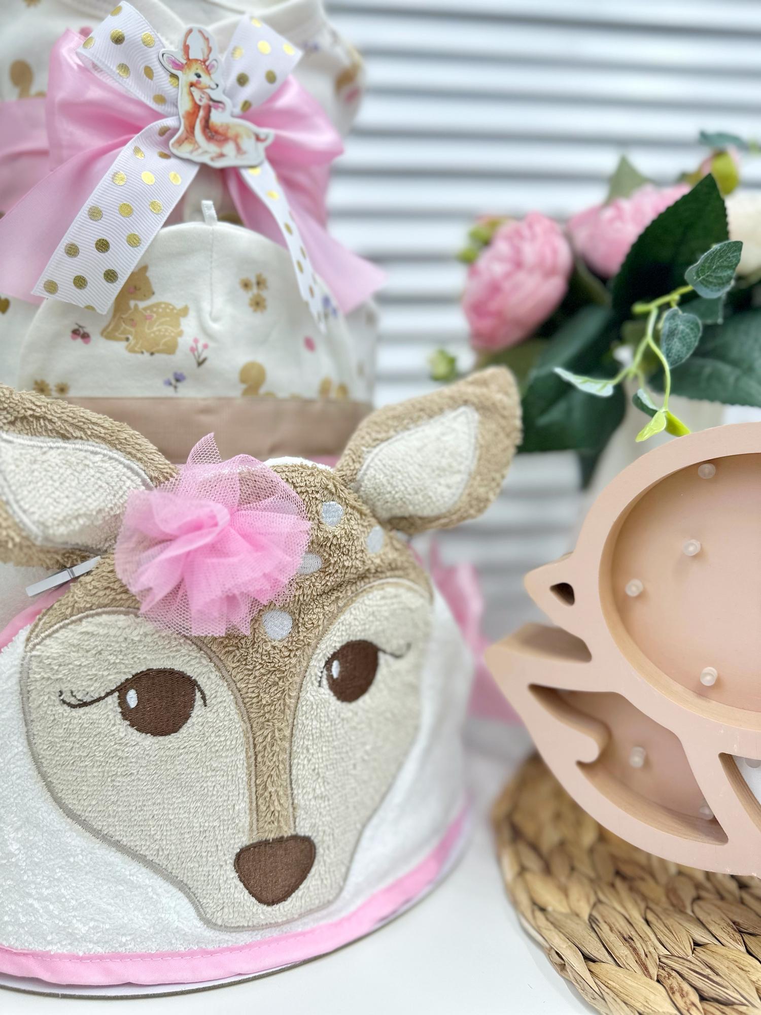 Торт из памперсов подгузников для девочки с полотенцем "Бэмби"