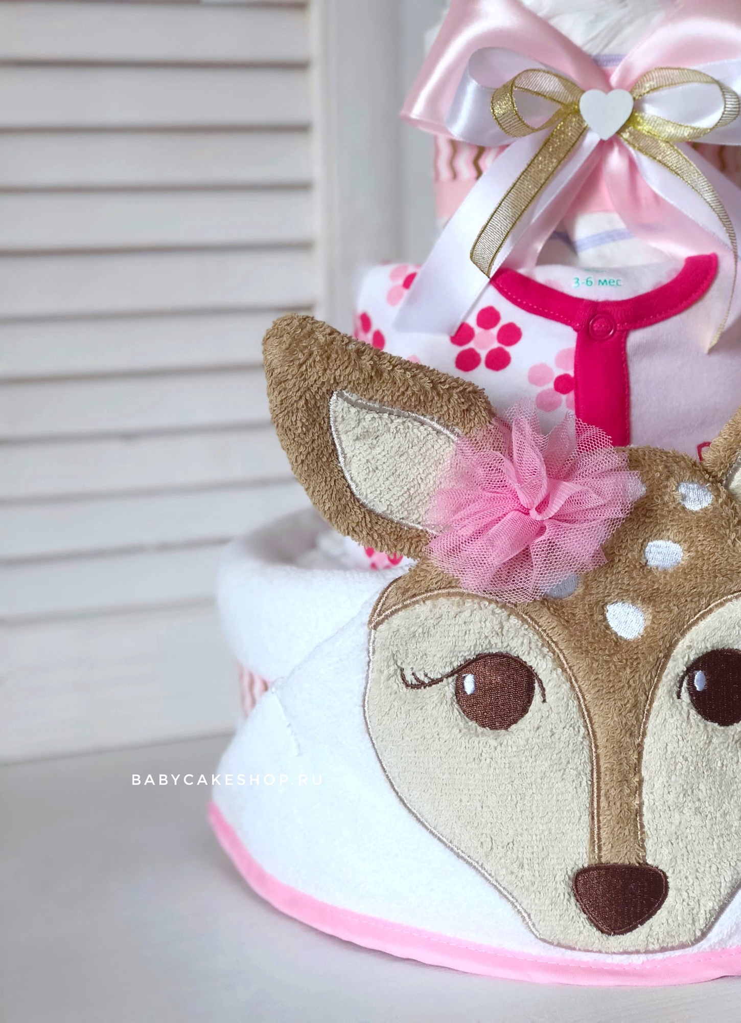 Торт из памперсов подгузников для девочки с полотенцем "Бэмби"